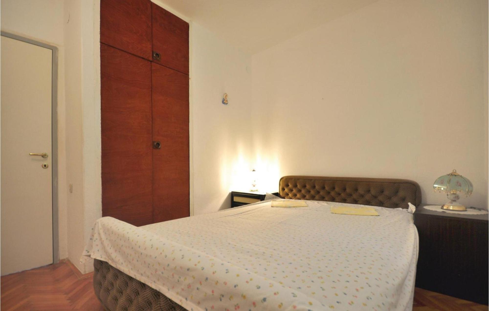 Awesome Home In Seget Vranjica With Wifi ภายนอก รูปภาพ