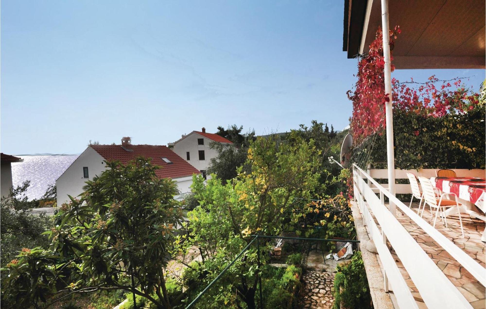 Awesome Home In Seget Vranjica With Wifi ภายนอก รูปภาพ