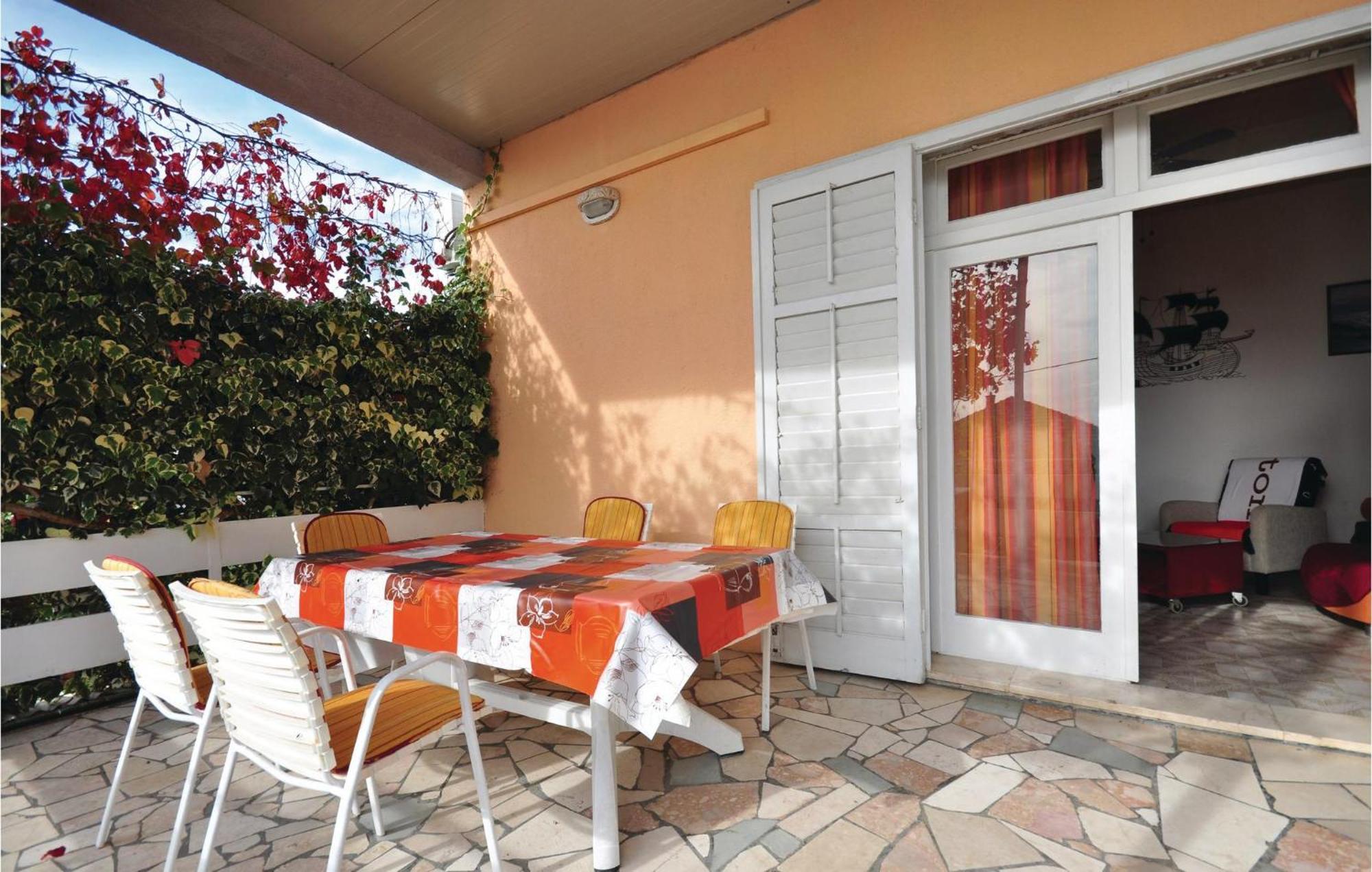 Awesome Home In Seget Vranjica With Wifi ภายนอก รูปภาพ